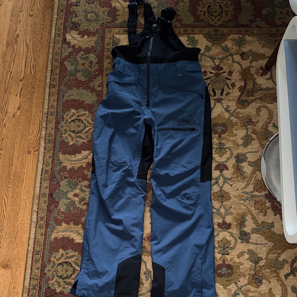 Oakley Men's Navy and Black Snow Pants Bibs Size Medium